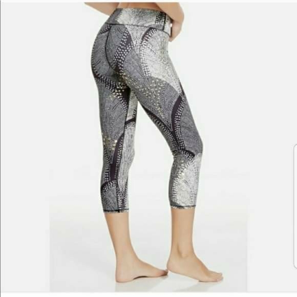 Fabletics Salar Capri Leggings Foiled Flurry with Gold Dots Size Small - Picture 11 of 12